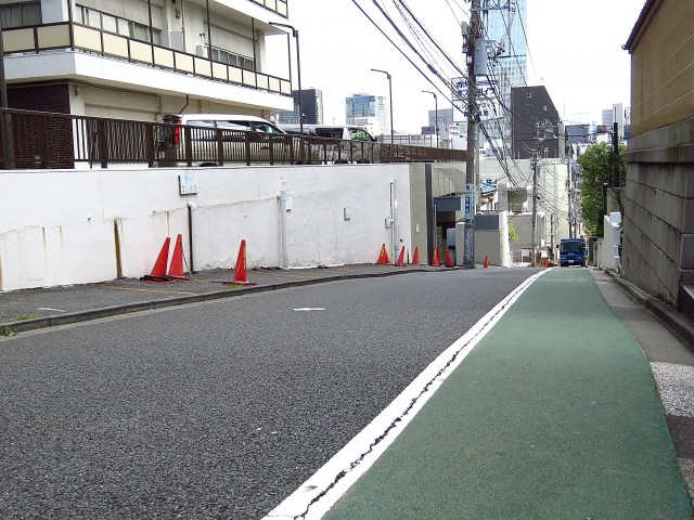 赤坂パレスマンション　エントランス前道路