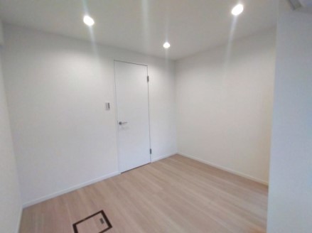 御苑ハイム 洋室1