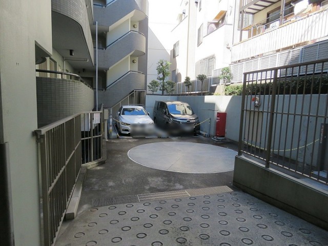 ハウス三軒茶屋　駐車場