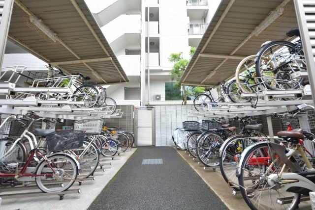 プレジール新宿大久保 駐輪場