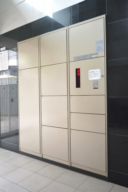 プレジール新宿大久保 宅配ボックス