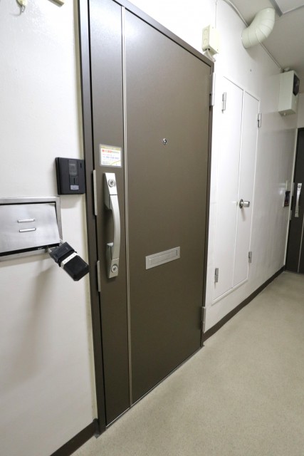 初台ハイホーム 玄関