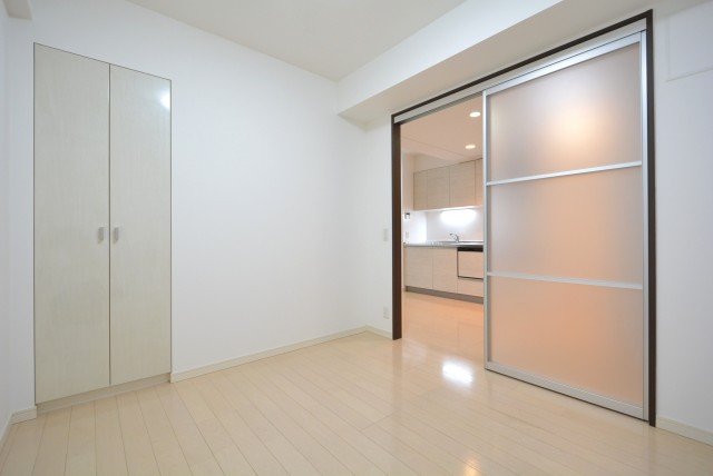 プレジール新宿大久保 洋室2