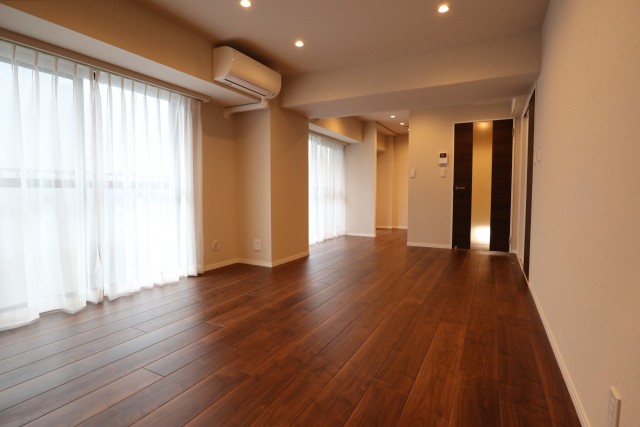 白金台桜苑マンション リビングダイニング