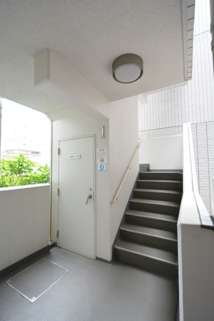 プレジール新宿大久保 外廊下