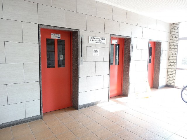 上高田四丁目団地　エレベーターは3基