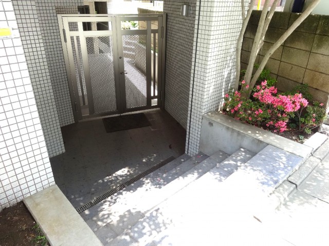 ル・リオン三軒茶屋　エントランス