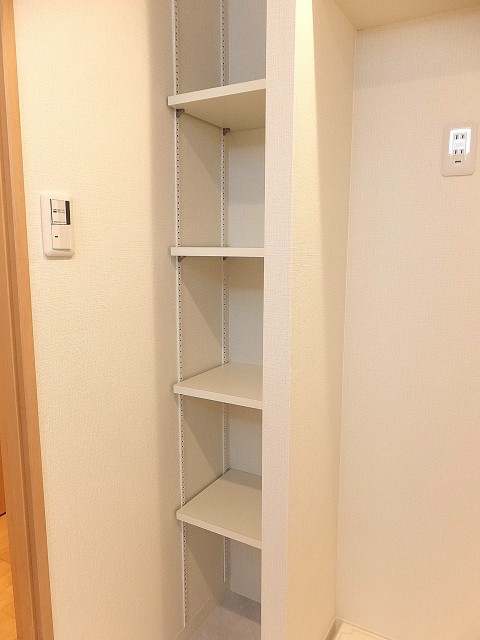 グランドメゾン目黒　サニタリールーム収納