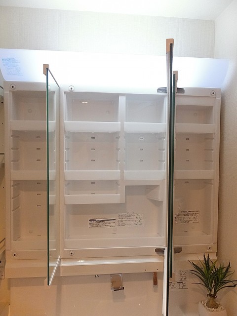 グランドメゾン目黒　洗面台裏収納