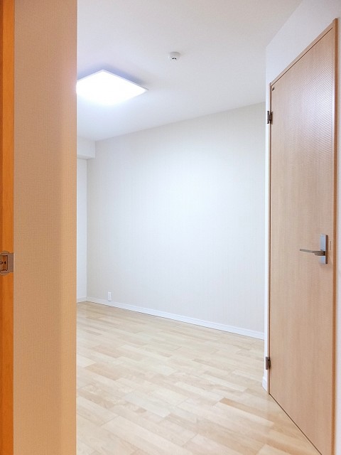 グランドメゾン目黒　8.3帖洋室ドア