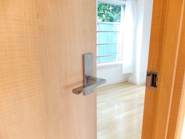 グランドメゾン目黒　5.7帖洋室ドア