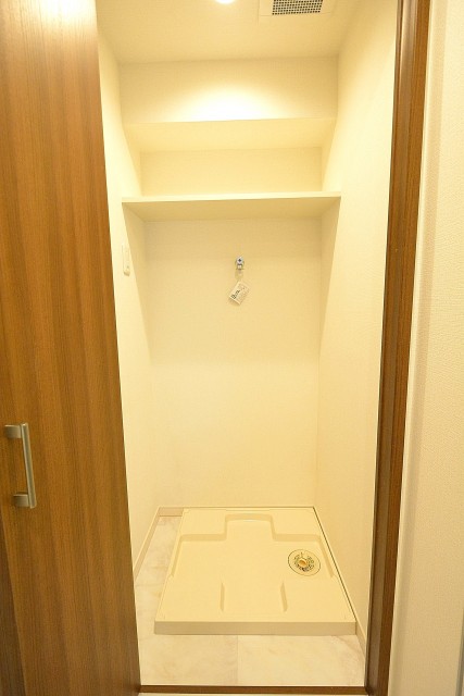 パレ・エテルネル　キッチンのランドリースペース