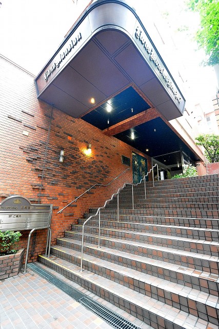 ライオンズマンション広尾第2　エントランス階段