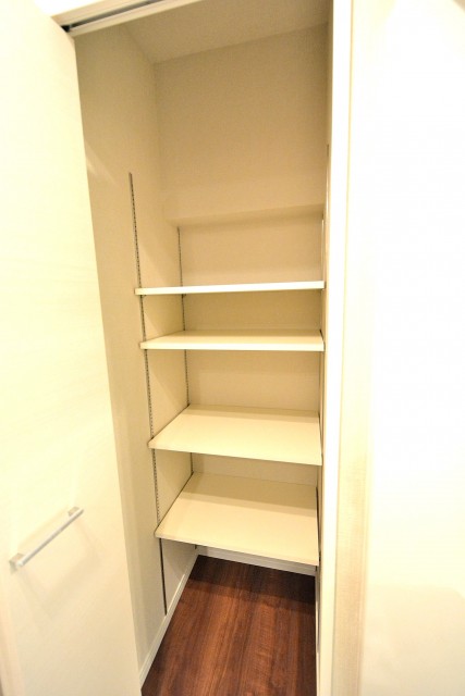 サンコート芝公園　廊下収納