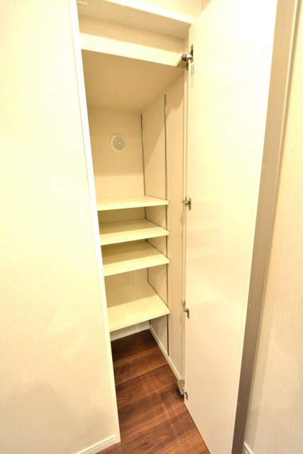 サンコート芝公園　リビング収納