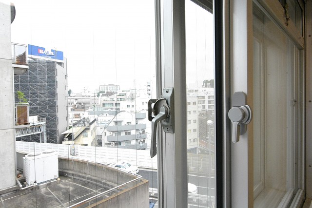 ライオンズマンション広尾第2　4.5帖のサービスルーム二重サッシ