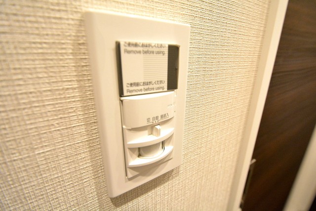 マンション京都白金台　人感センサー