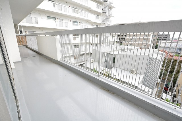 豊栄西荻マンション　南側バルコニー