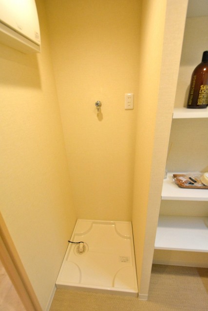 本郷ハウス　洗濯機置場