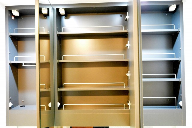 ザ・晴海レジデンス　三面鏡収納