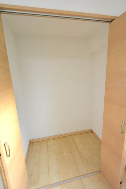 シャンピア北沢　洋室1