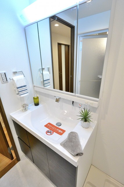 日商岩井第2方南町マンション　洗面台