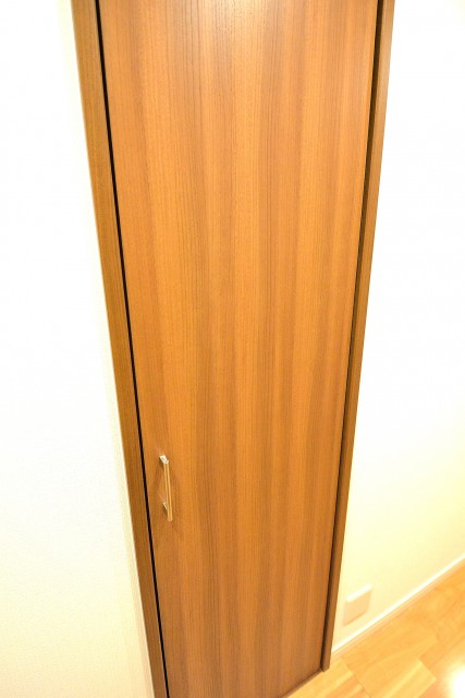 日商岩井第2方南町マンション　廊下収納