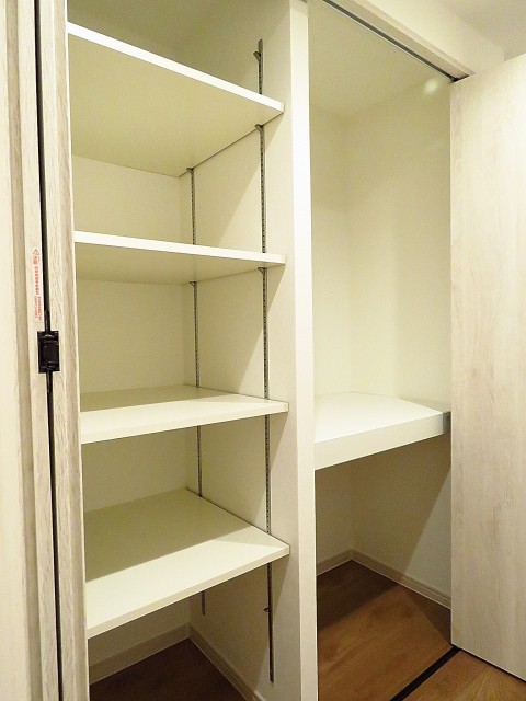 大森中央ハイム　廊下収納