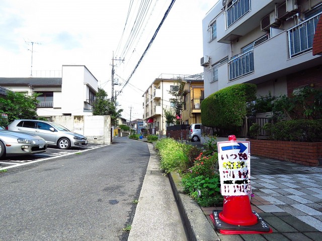 大森中央ハイム　エントランス前道路