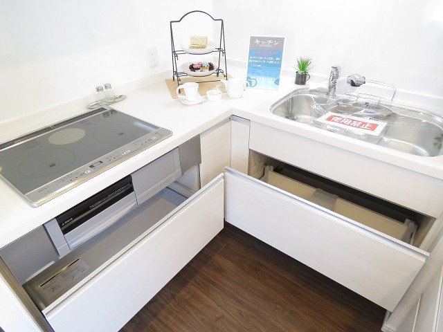 ベルメゾン鷹番　L字型キッチン