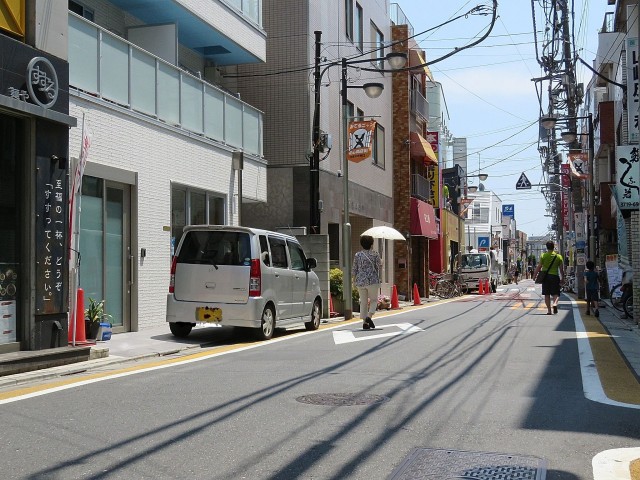 ベルメゾン鷹番　前面道路