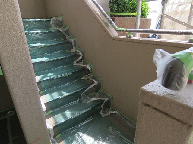 ハイネス尾山台　共用階段