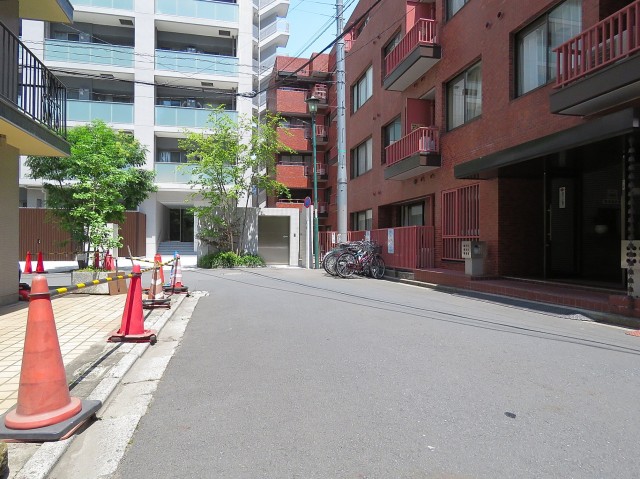 プライム赤坂　前面道路