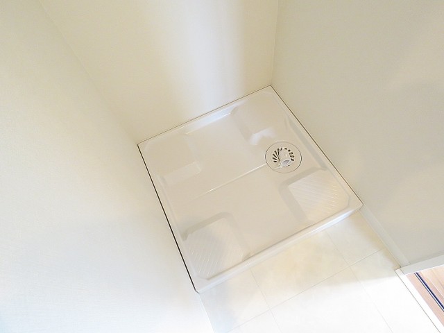 築地ハイツ　洗濯機置場