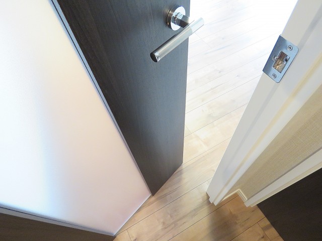 アンクレール初台　LDK扉