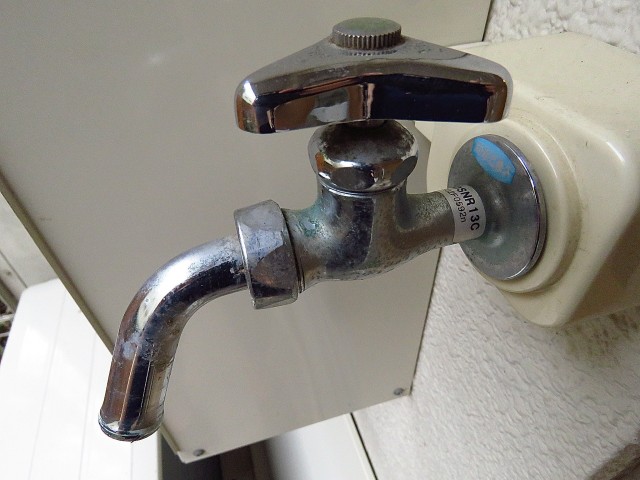 ライオンズマンション桜新町　庭の水道