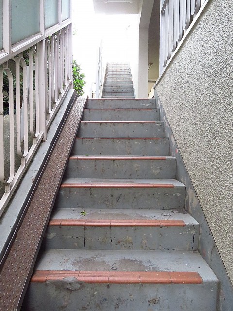 ライオンズマンション桜新町　共用階段