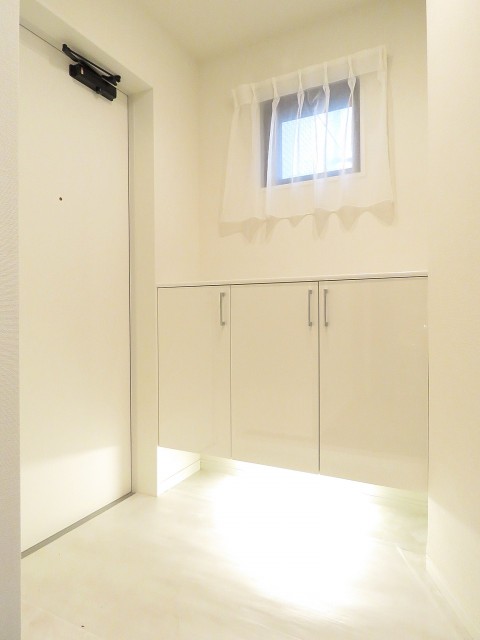 サーパス祖師谷大蔵　玄関ホール