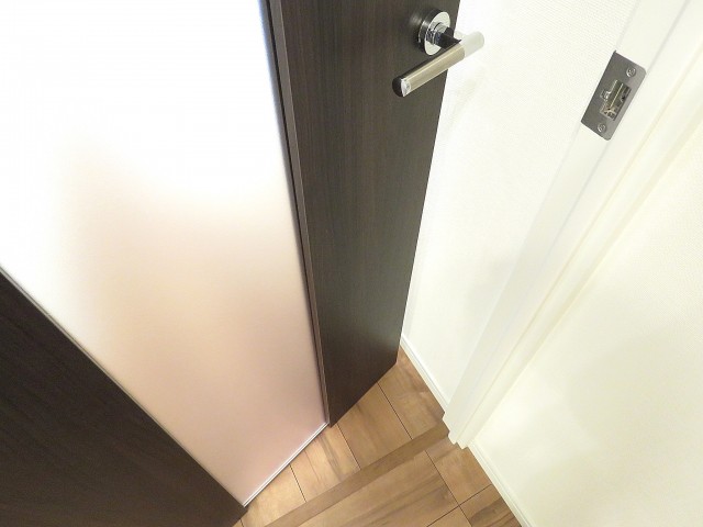 サーパス祖師谷大蔵　LDK扉