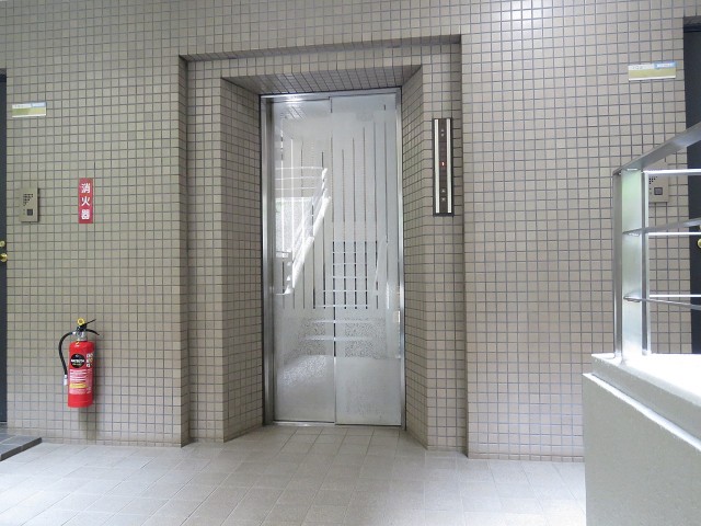 サーパス祖師谷大蔵　エレベーター