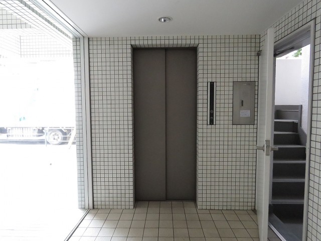 サンライン成城ハイツ　エレベーター