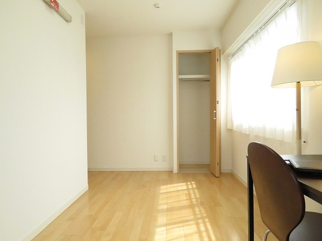 サンライン成城ハイツ　洋室約6.7帖