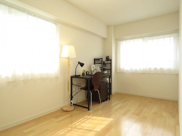 サンライン成城ハイツ　洋室約6.7帖