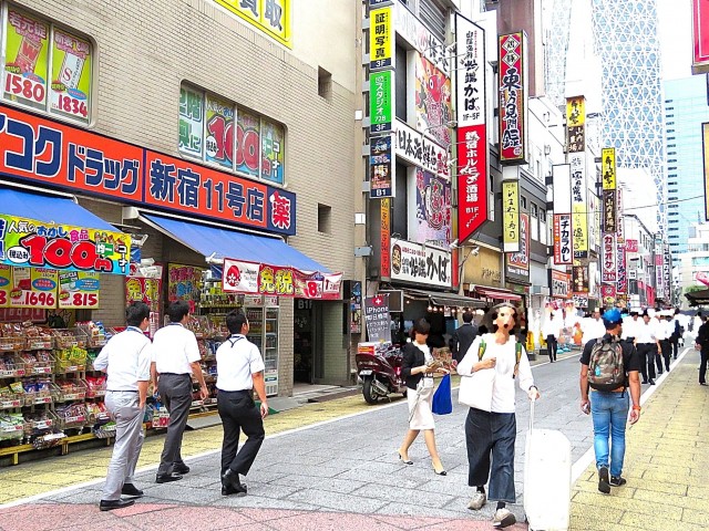 西新宿ダイヤモンドパレス　商店街