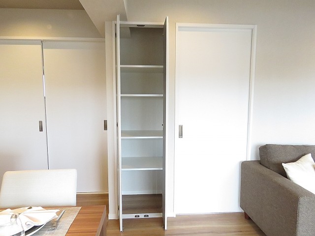 コスモス26上池袋　LD収納