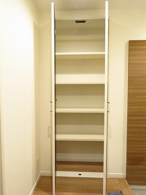 ヴィラ赤坂　廊下収納