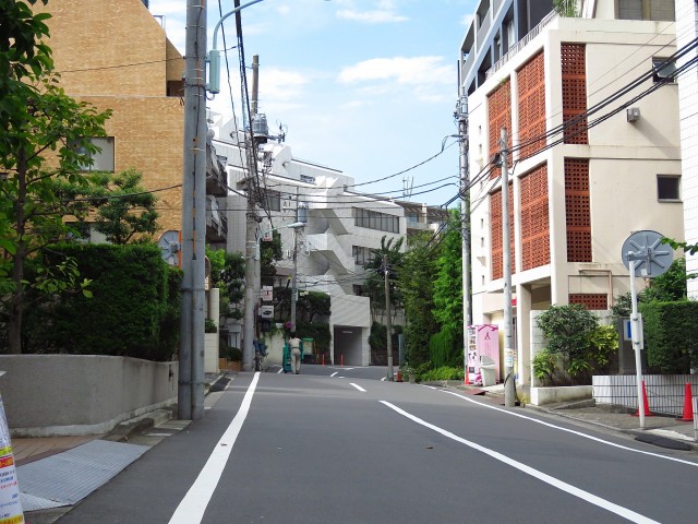 ヴィラ赤坂　エントランス前道路