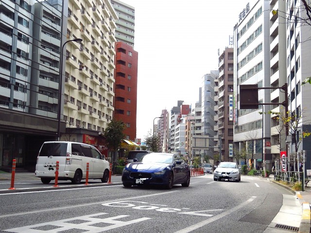 サトミビル　前面道路