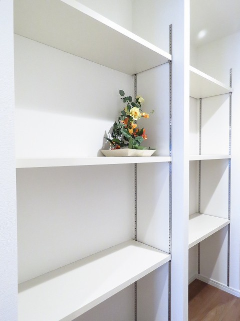 サトミビル　廊下収納