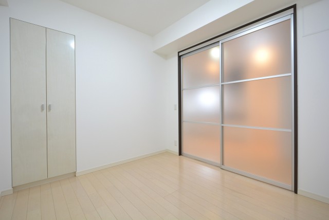 プレジール新宿大久保 洋室2
